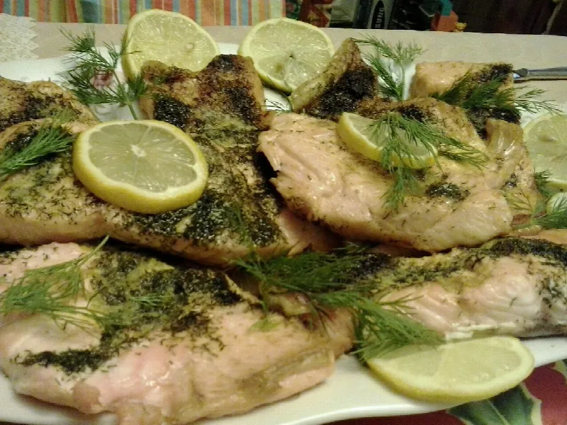 Лосось в духовке с лимоном и укропом