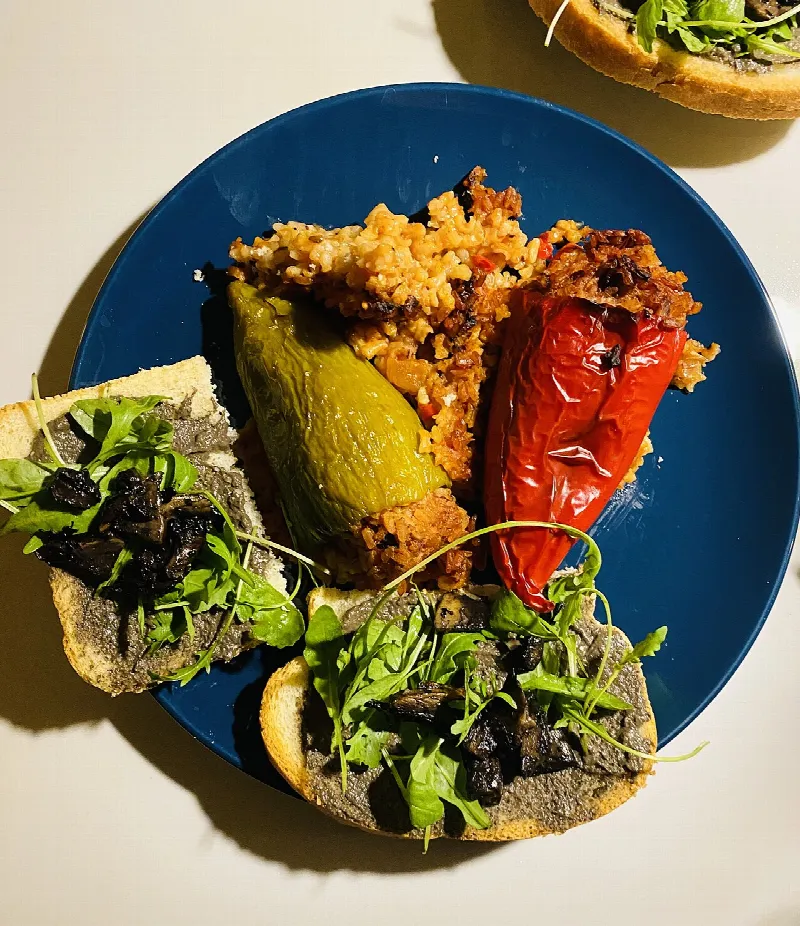 Перец фаршированный рисом и овощами постный