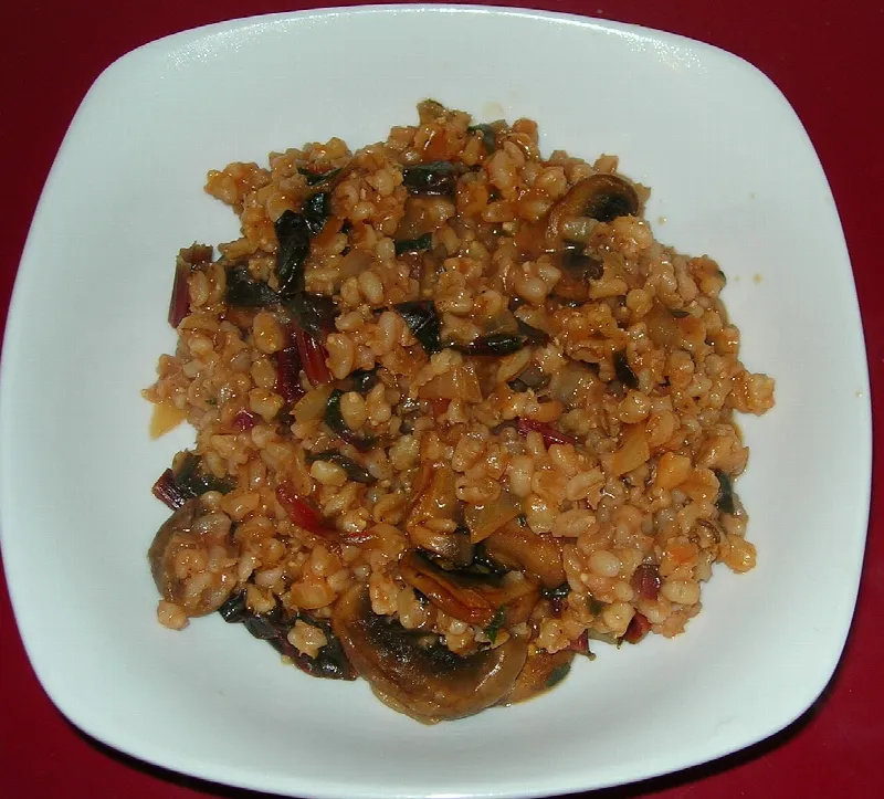 Перловка с грибами и луком