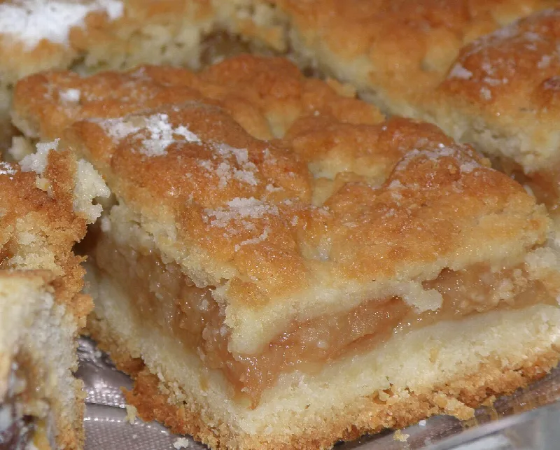 Шарлотка с яблоками