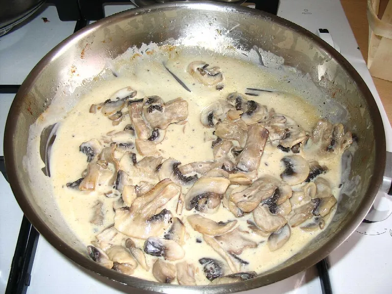 Сметанный соус с грибами