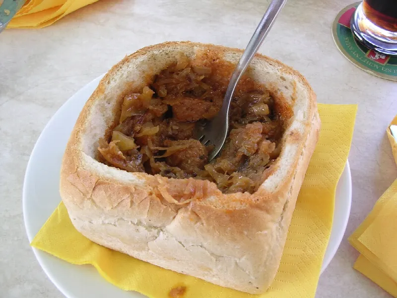 Тушеная капуста с колбасой
